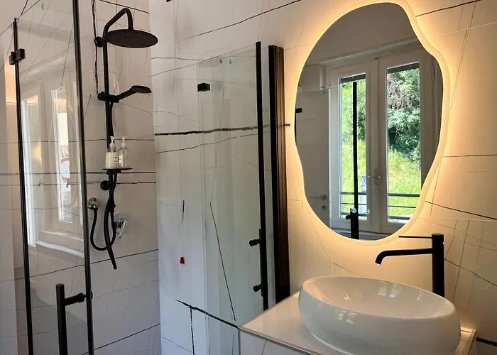 Lecco Rivers Retreat - Five Design Suites